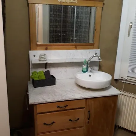 アパート Historisch Uebernachten Brinkerplatz 3 エッセン