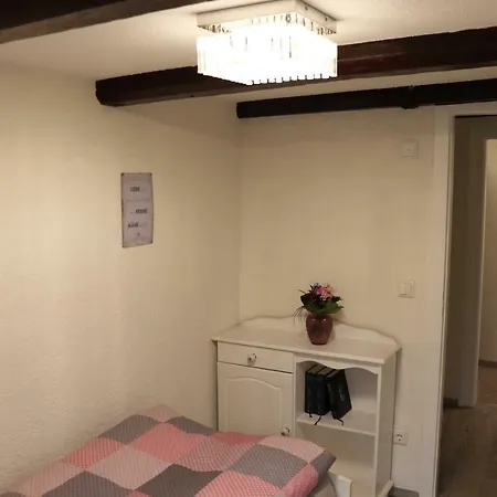 アパート Historisch Uebernachten Brinkerplatz 3 エッセン